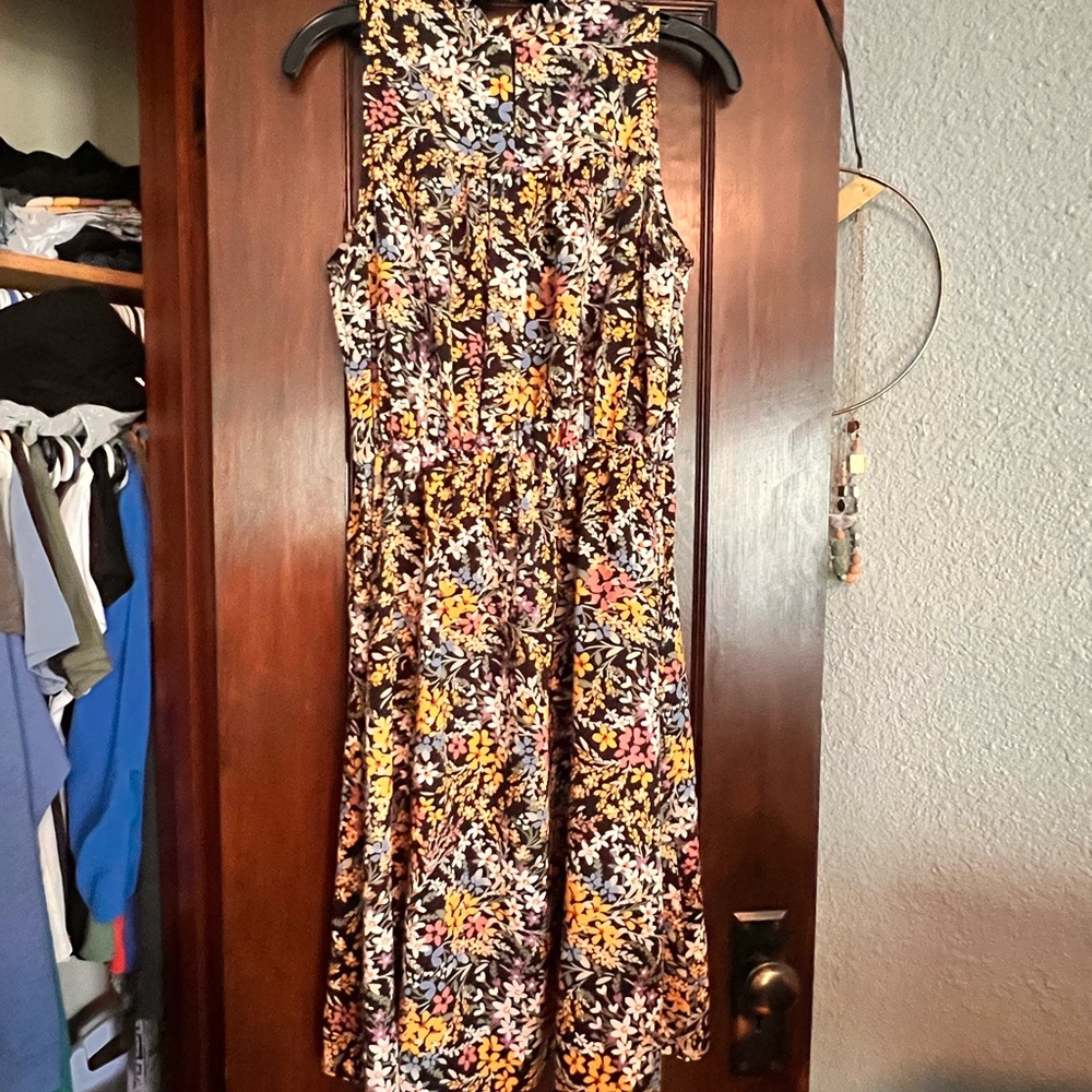 Floral Midi Dress. Cinched Waist. Medium